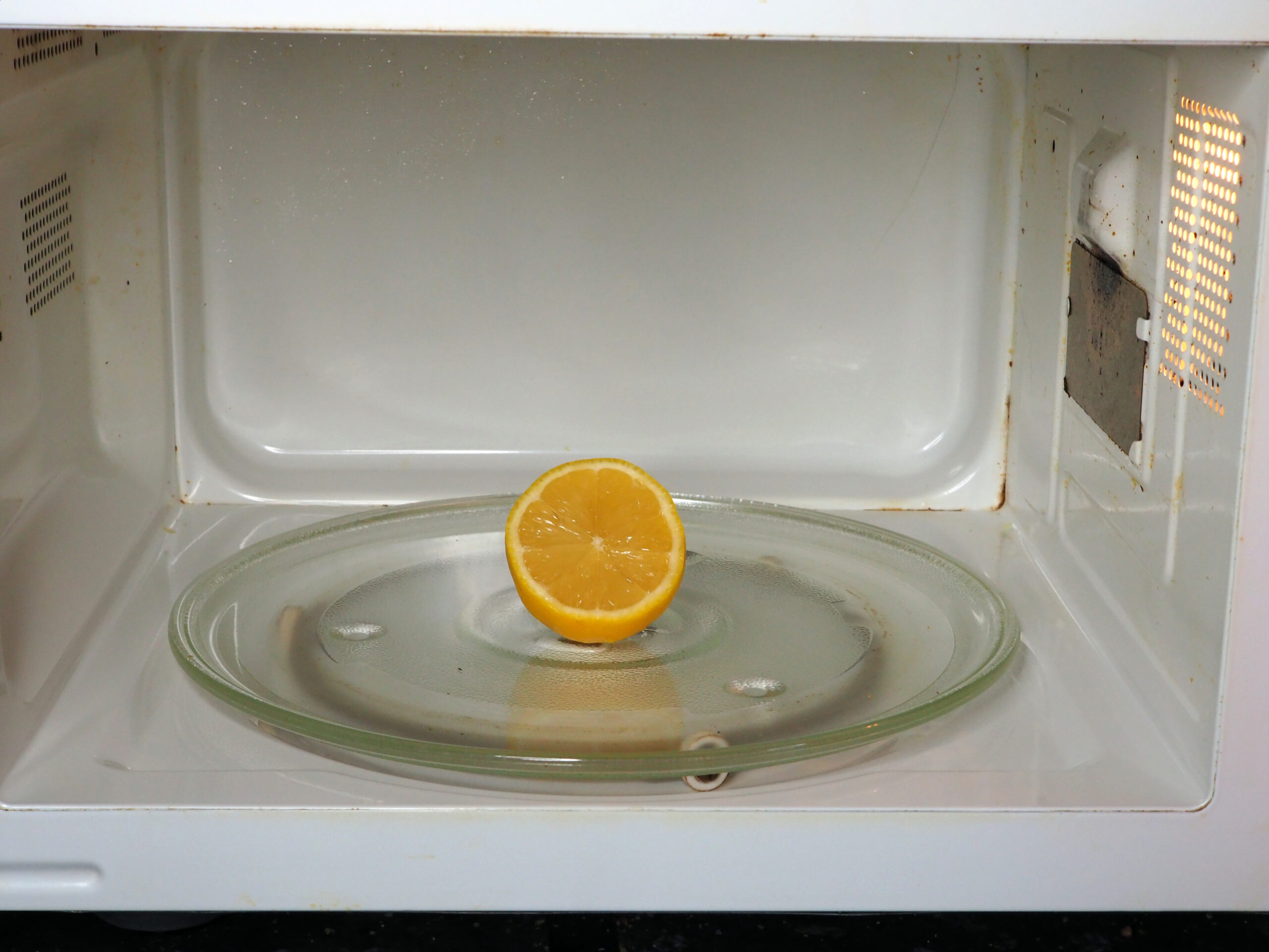 Half a lemon in the microwave